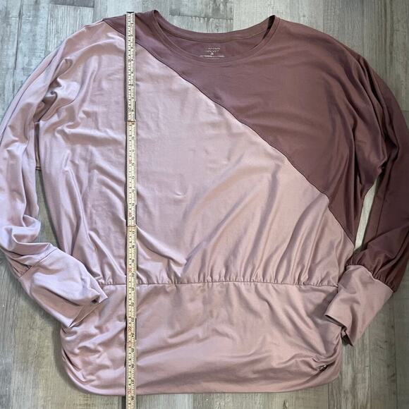 Athletic Top Long Sleeve Crewneck By Tahari SportIn Purple, Size 2XL - Picture 5 of 10